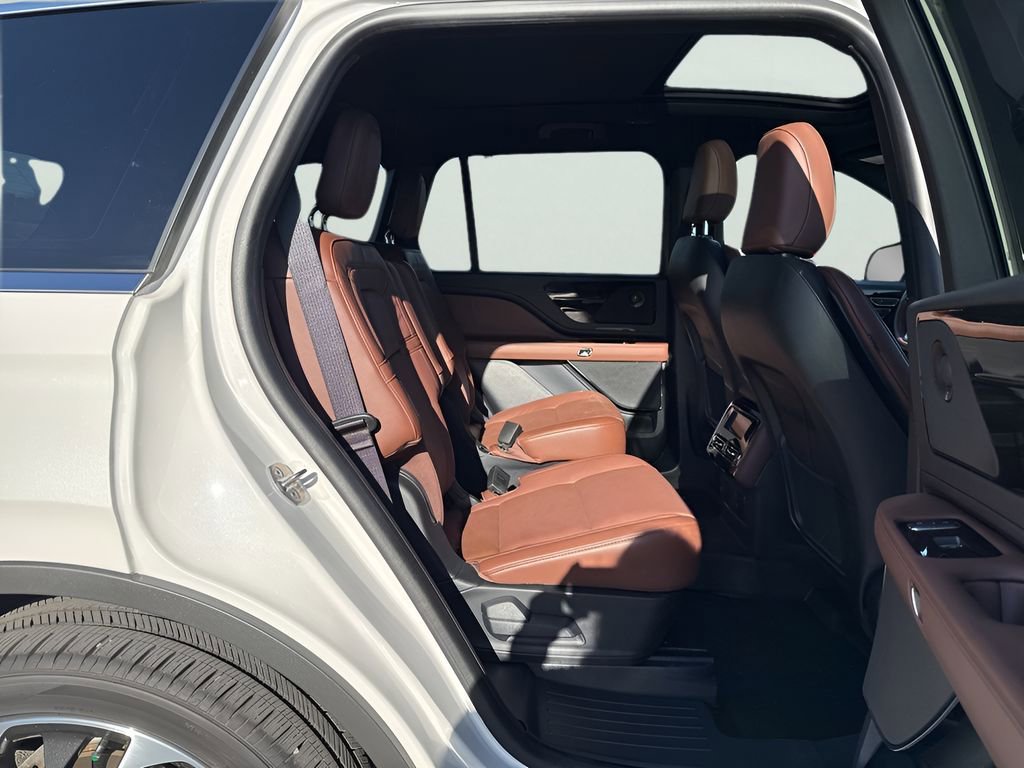 Used 2025 Lincoln Aviator Reserve image 12