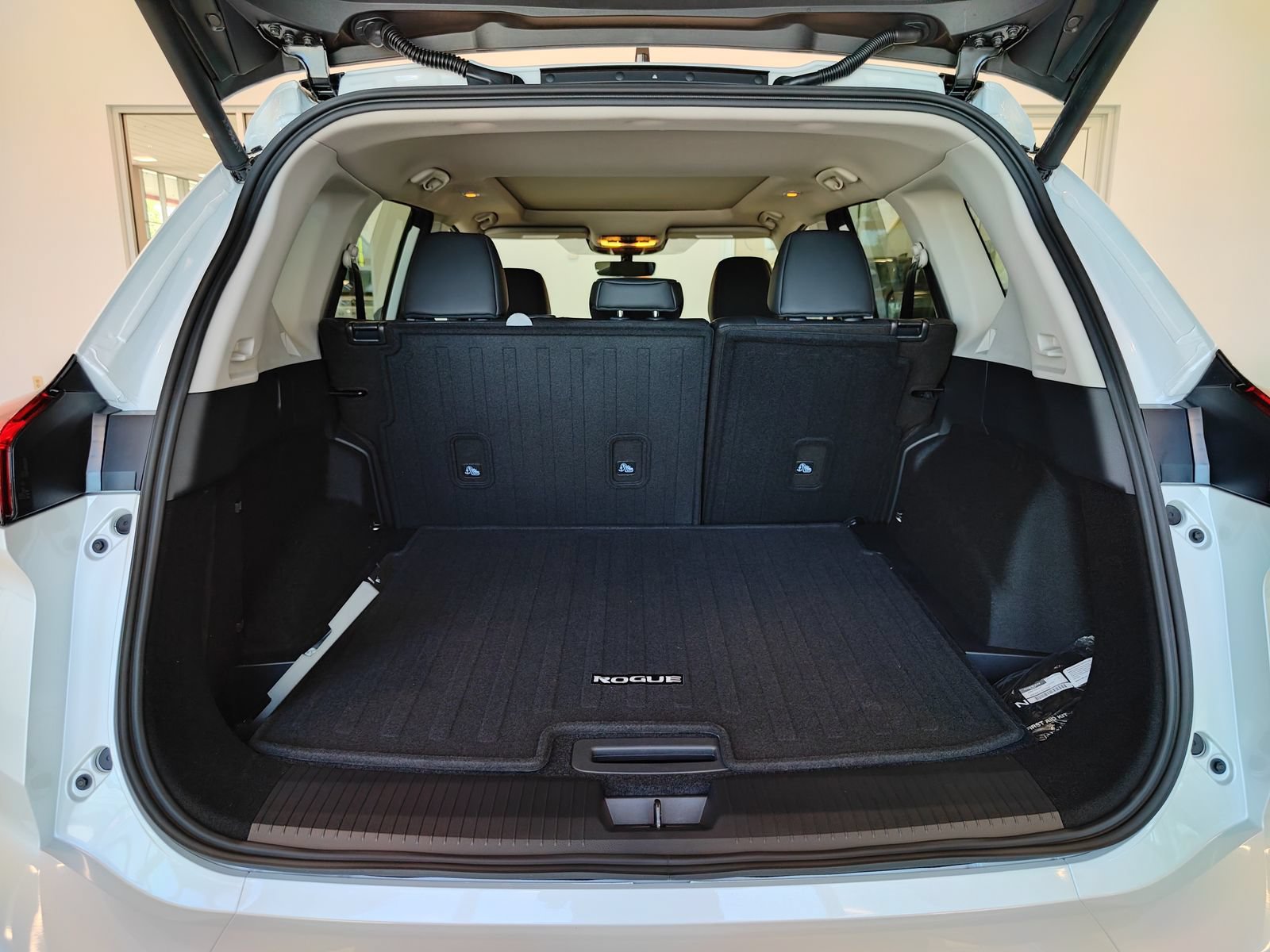 New 2026 Nissan Rogue Dark Armor AWD/4WD image 15