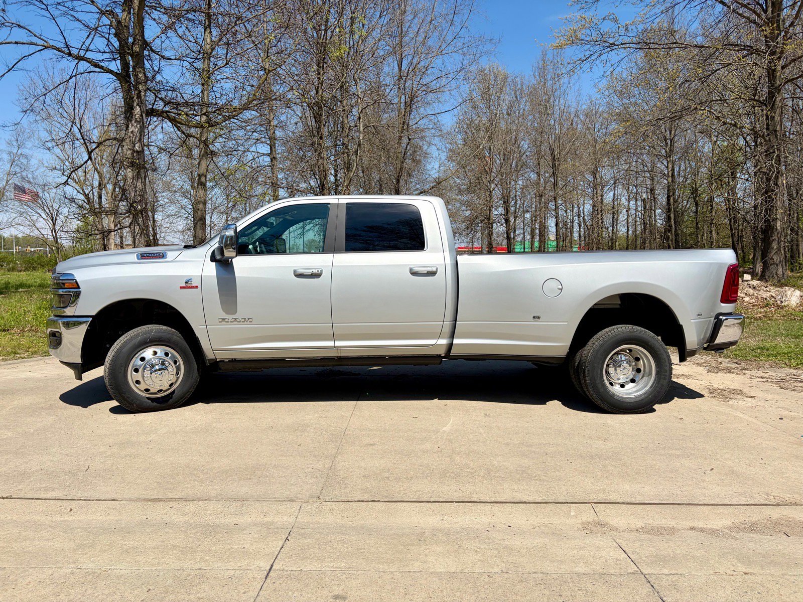 New 2026 RAM 3500 Laramie AWD/4WD image 12