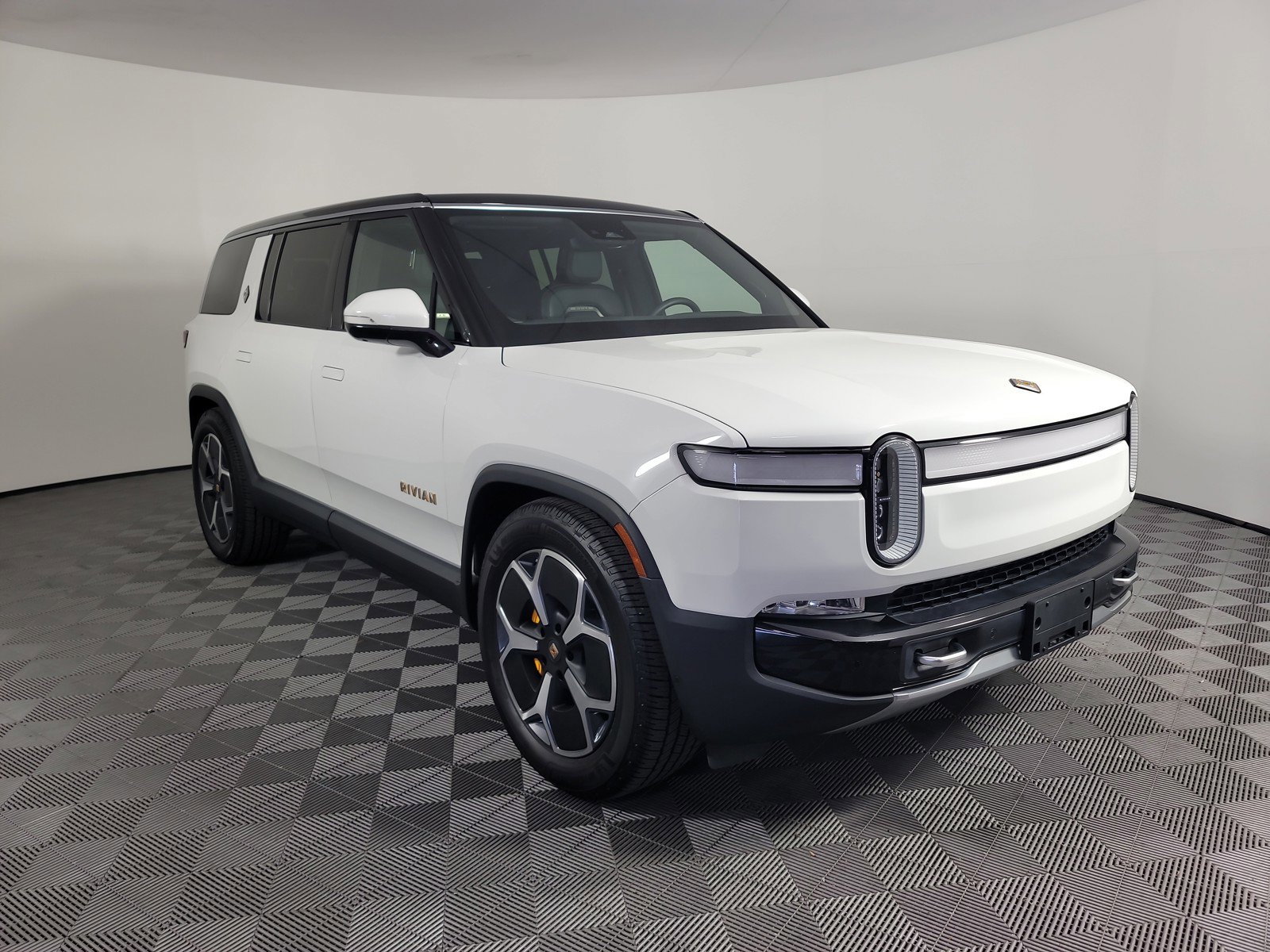 Used 2023 Rivian R1S Adventure AWD/4WD image 7