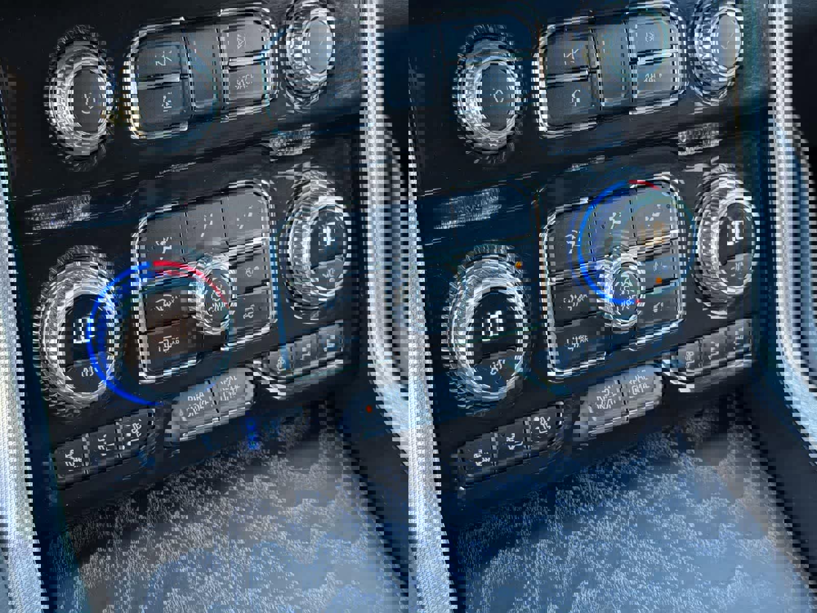 Used 2023 GMC Yukon XL Denali image 16