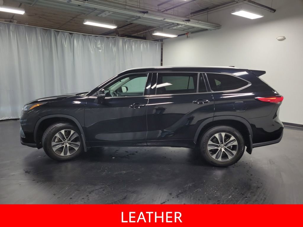 Used 2022 Toyota Highlander XLE image 5