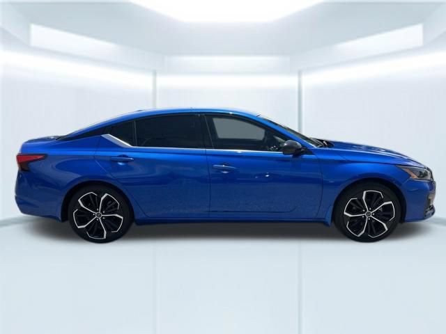 Used 2025 Nissan Altima 2.5 SR FWD image 5