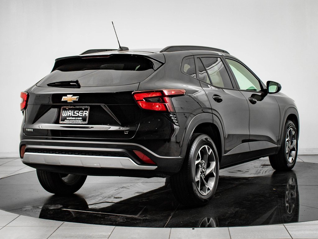 Used 2024 Chevrolet Trax LT w/ Driver Confidence Package image 7