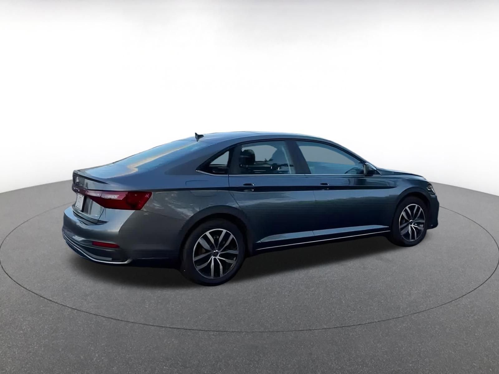 Used 2025 Volkswagen Jetta SE image 15