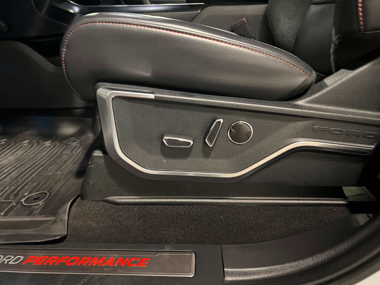 Used 2025 Ford F150 Raptor AWD/4WD image 25