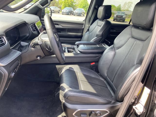 Used 2023 Jeep Wagoneer Series III w/ Preferred Equipment Group AWD/4WD image 16