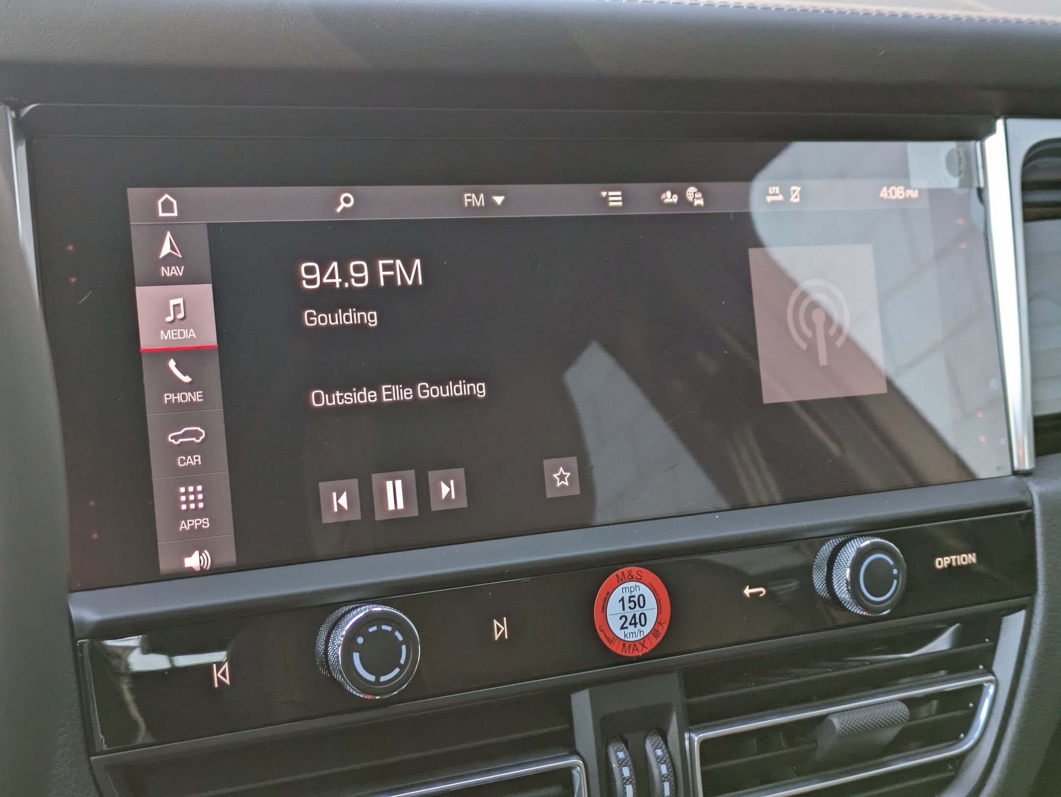 Certified 2025 Porsche Macan image 15