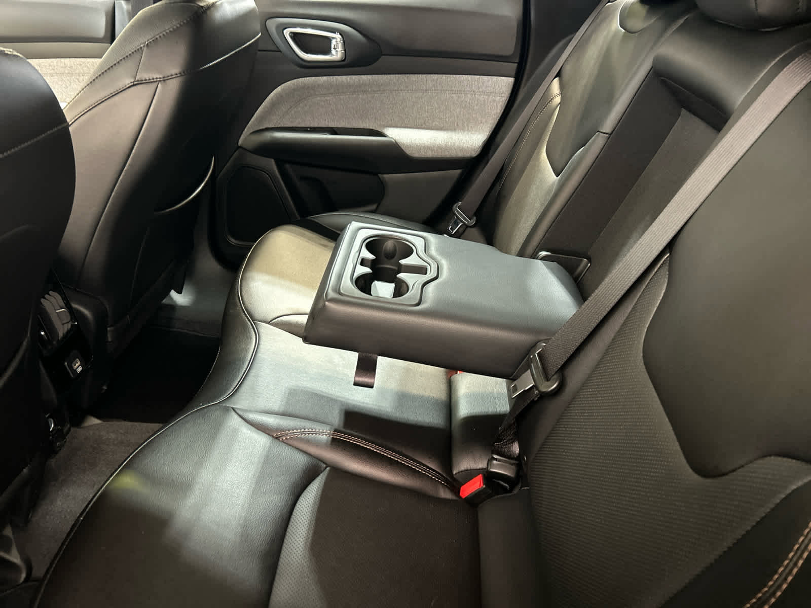 Used 2023 Jeep Compass Latitude AWD/4WD image 9