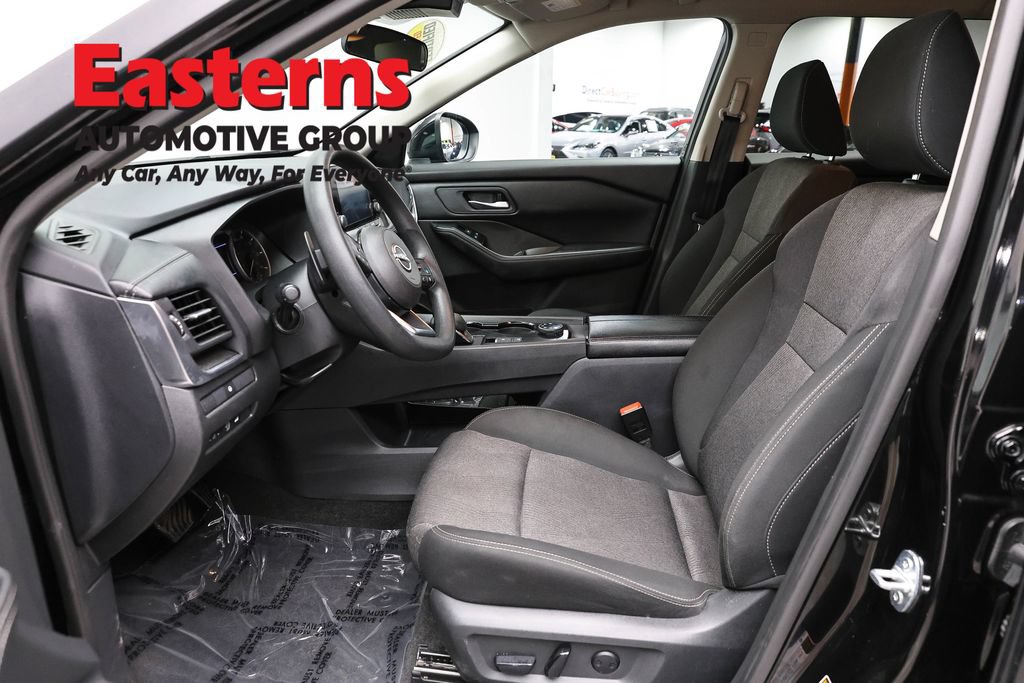 Used 2024 Nissan Rogue SV AWD/4WD image 13