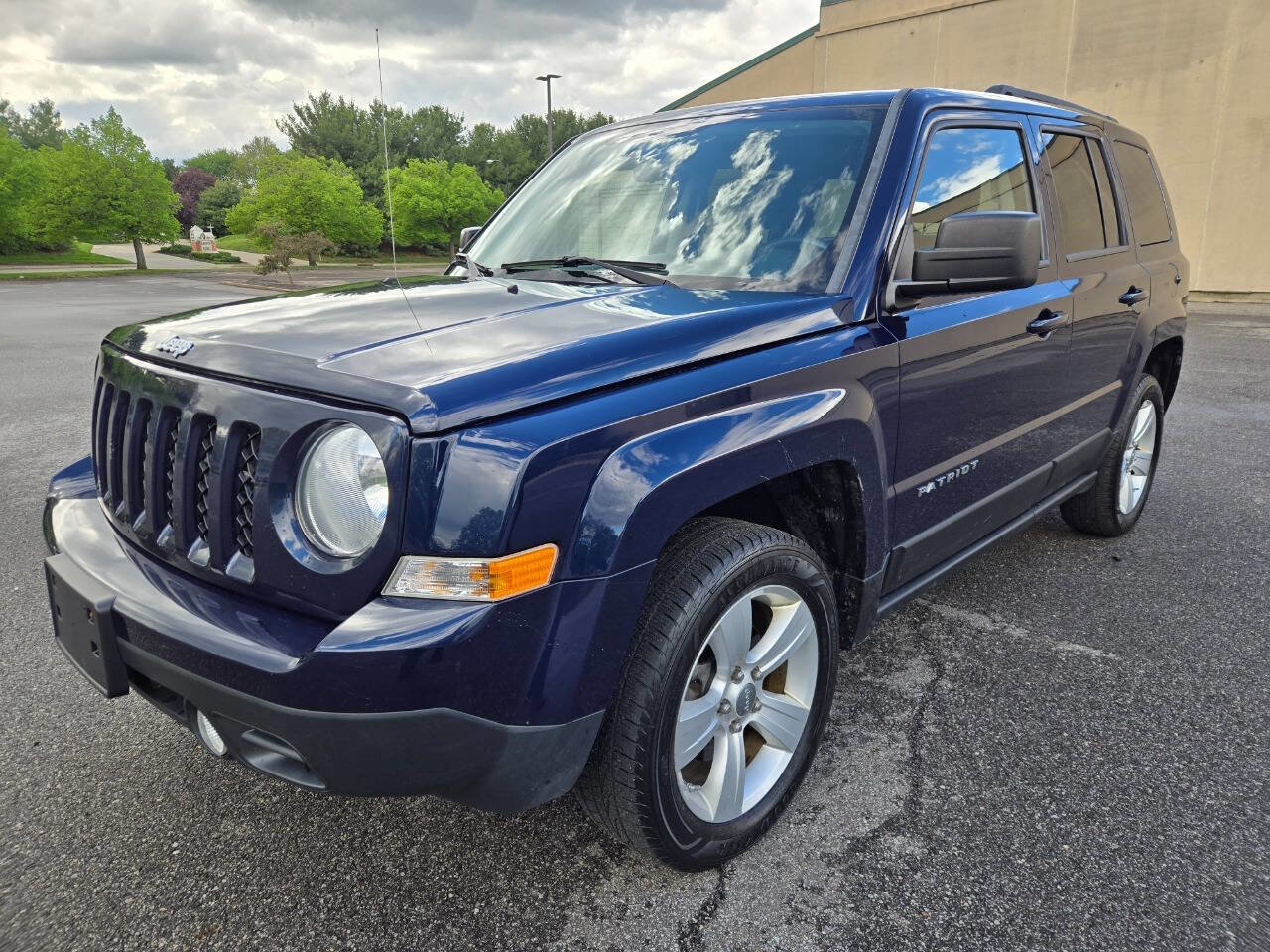 Used 2012 Jeep Patriot Latitude FWD image 2