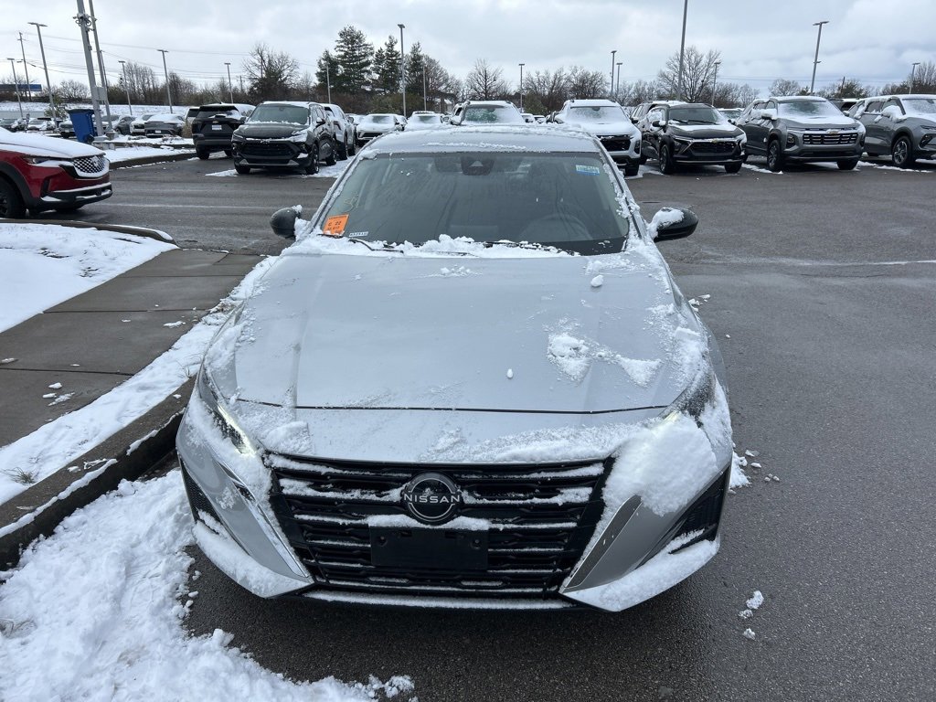 Used 2024 Nissan Altima 2.5 SV image 2
