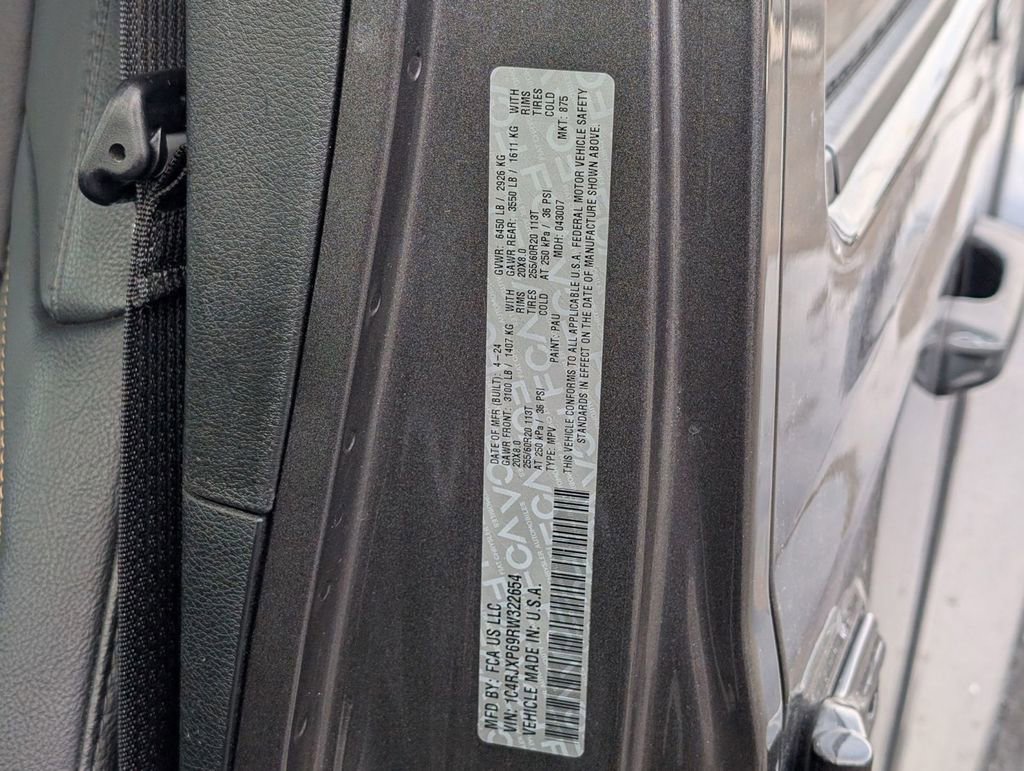 Used 2024 Jeep Wrangler Unlimited Sahara image 17