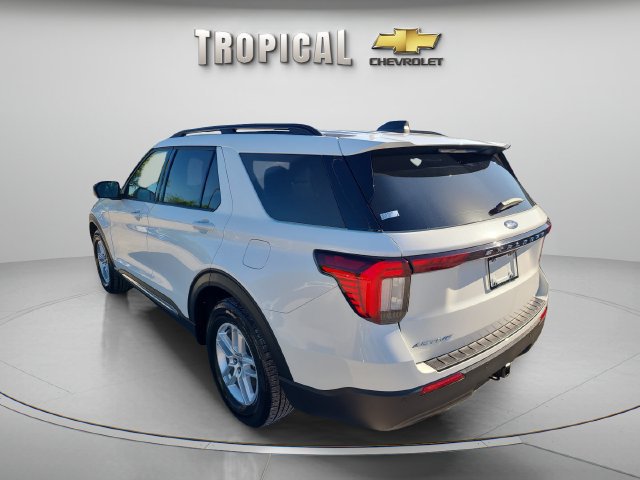 Used 2025 Ford Explorer Active RWD image 3
