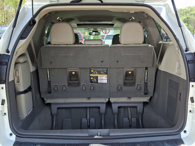 Used 2019 Toyota Sienna XLE Premium FWD image 29