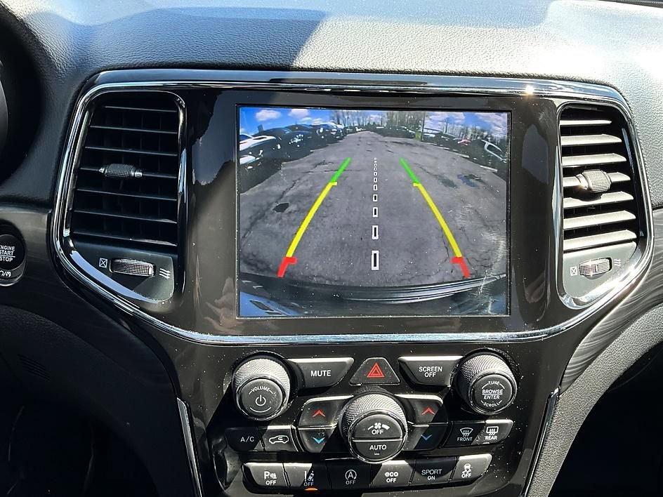 Used 2021 Jeep Grand Cherokee Laredo X image 24