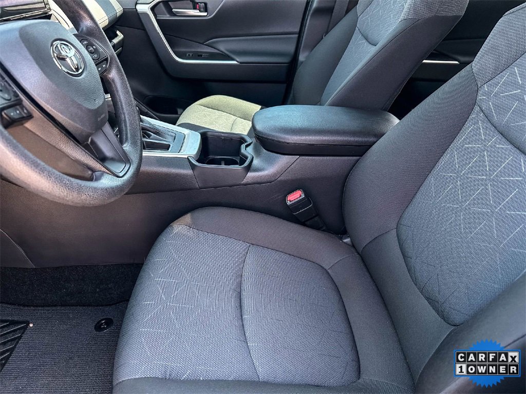 Used 2025 Toyota RAV4 XLE image 13