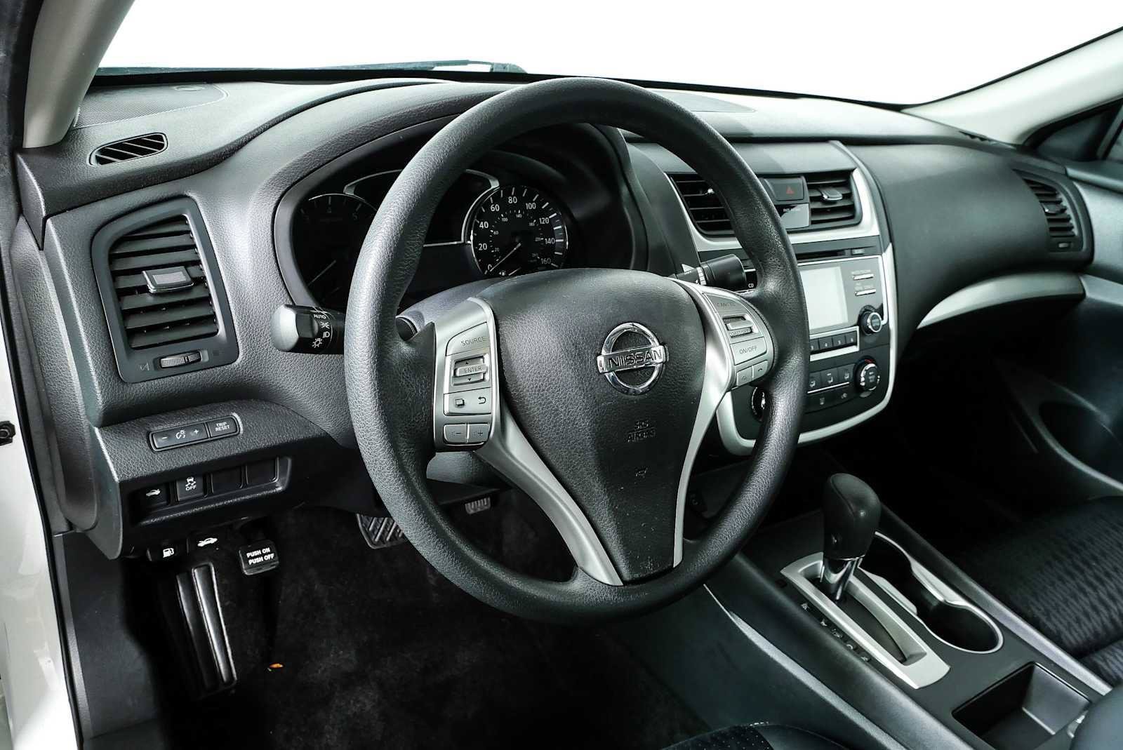 Used 2017 Nissan Altima 2.5 S w/ Power Driver Seat Package FWD image 4