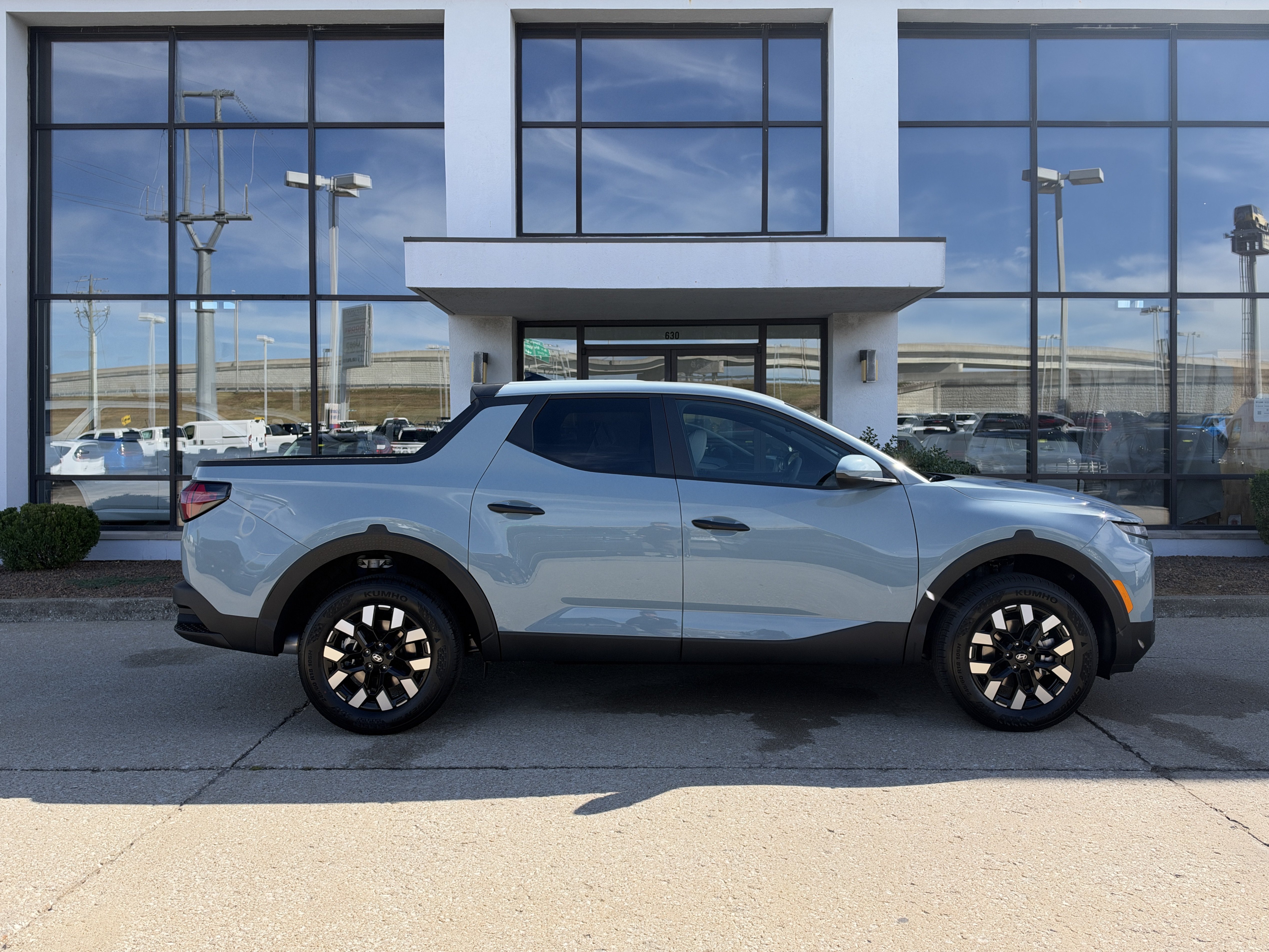 New 2027 Hyundai Santa Cruz SE AWD/4WD image 3
