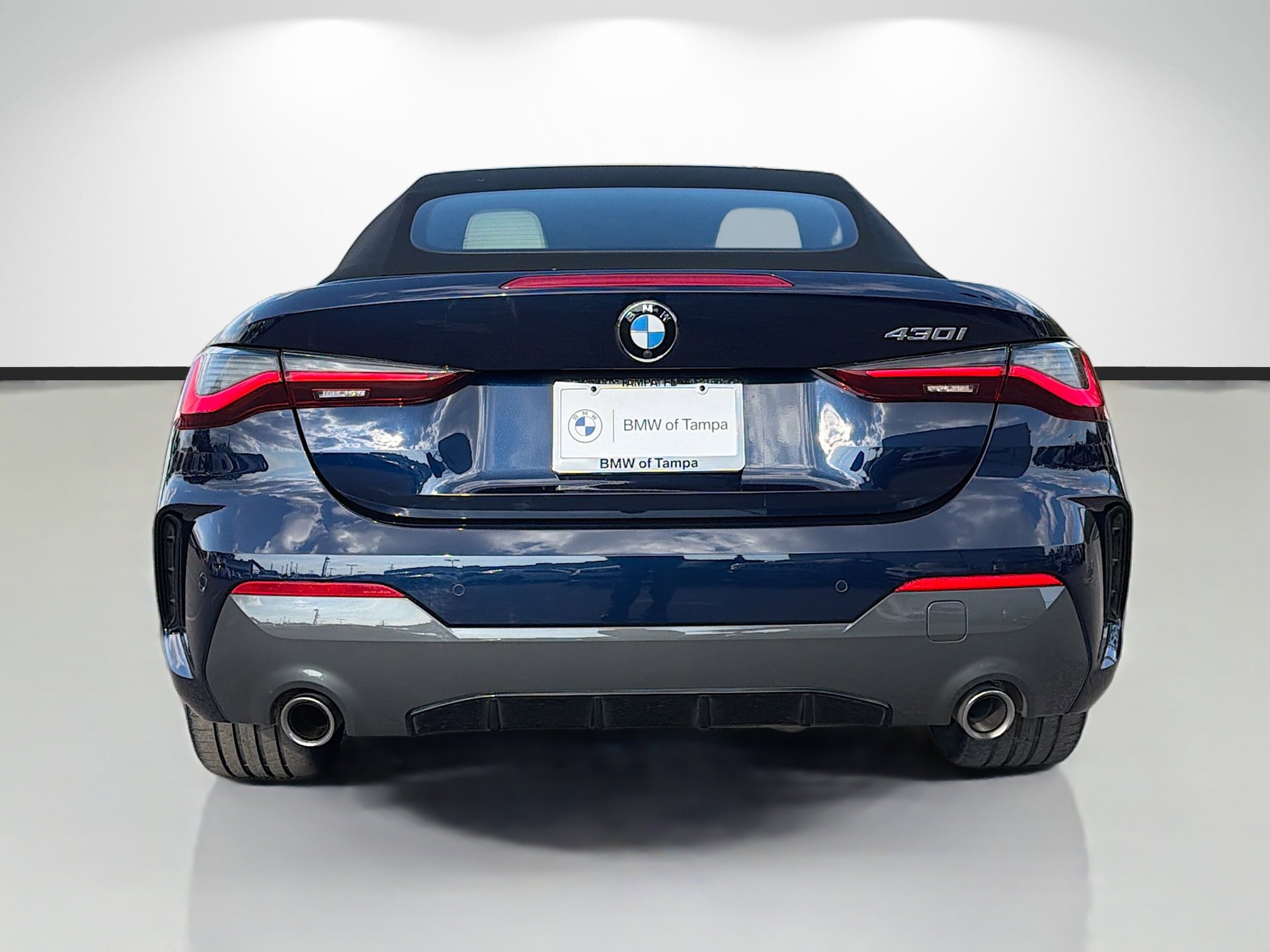 Used 2024 BMW 430i Convertible w/ M Sport Package image 4