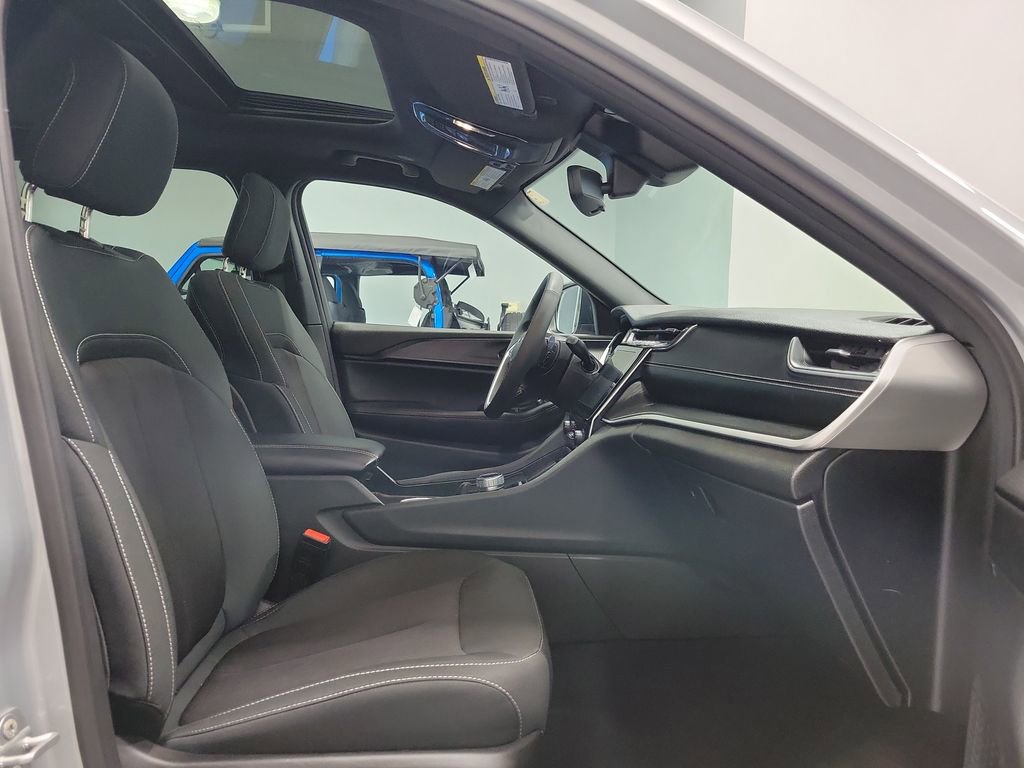 Used 2024 Jeep Grand Cherokee L Laredo AWD/4WD image 16