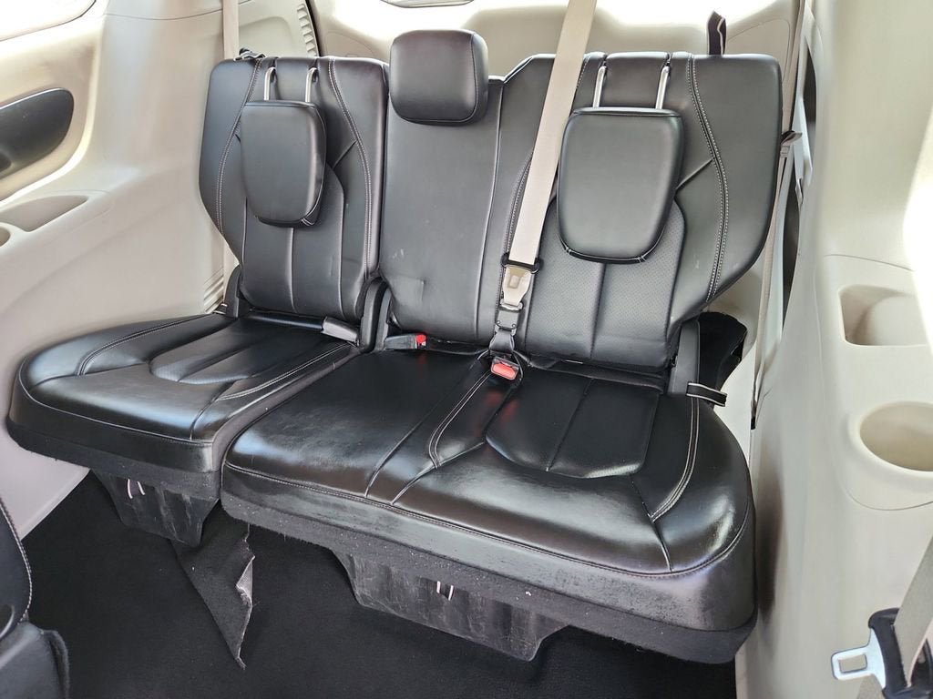 Used 2023 Chrysler Pacifica Touring-L FWD image 18
