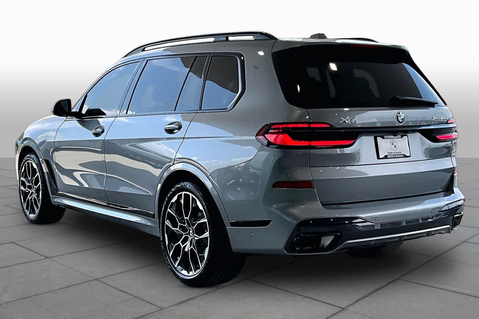 Used 2025 BMW X7 xDrive40i w/ M Sport Package AWD/4WD image 11