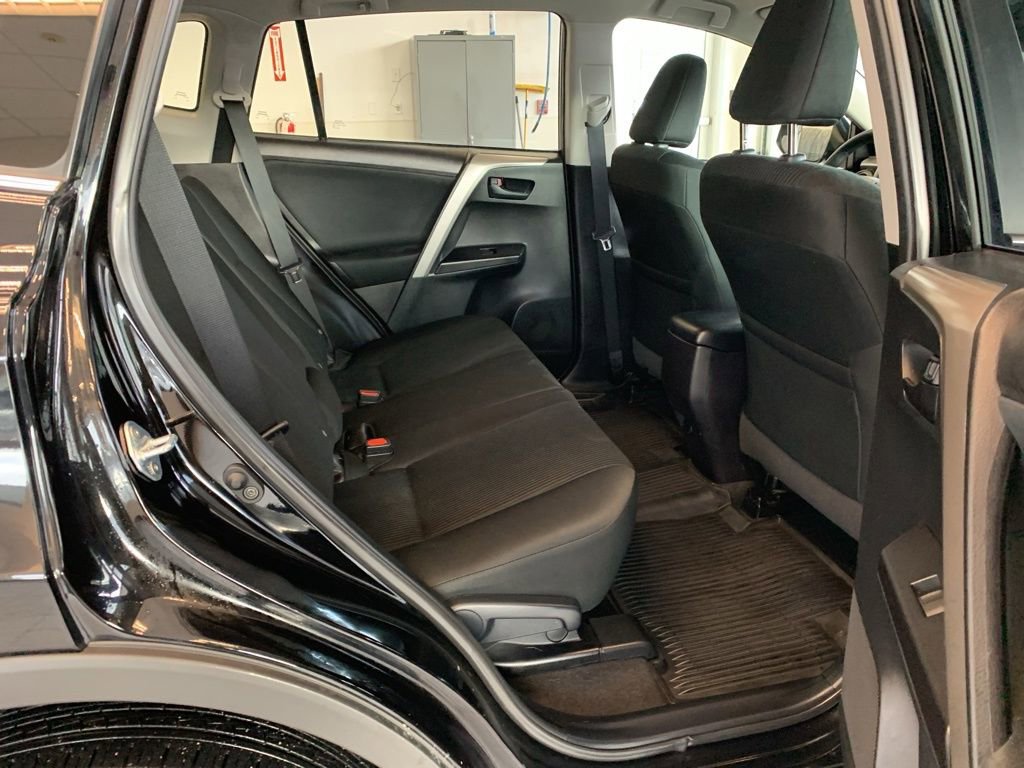 Used 2018 Toyota RAV4 LE image 16