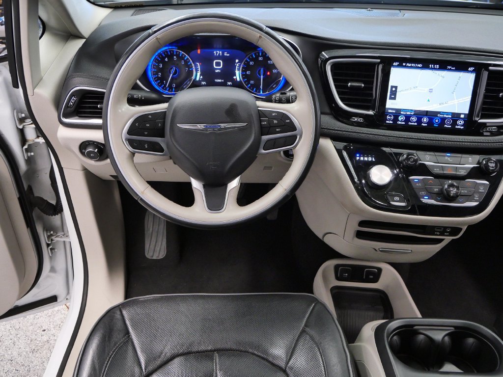 Used 2020 Chrysler Pacifica Limited FWD image 18