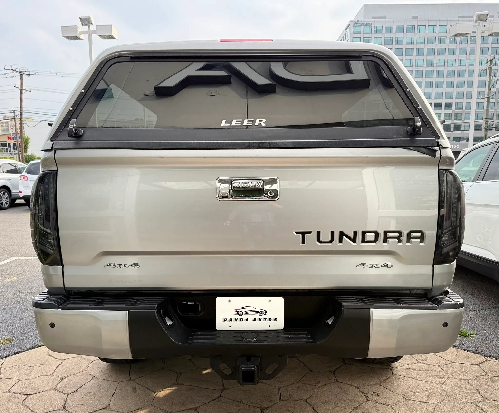 Used 2017 Toyota Tundra Limited w/ Limited Premium Package AWD/4WD image 4