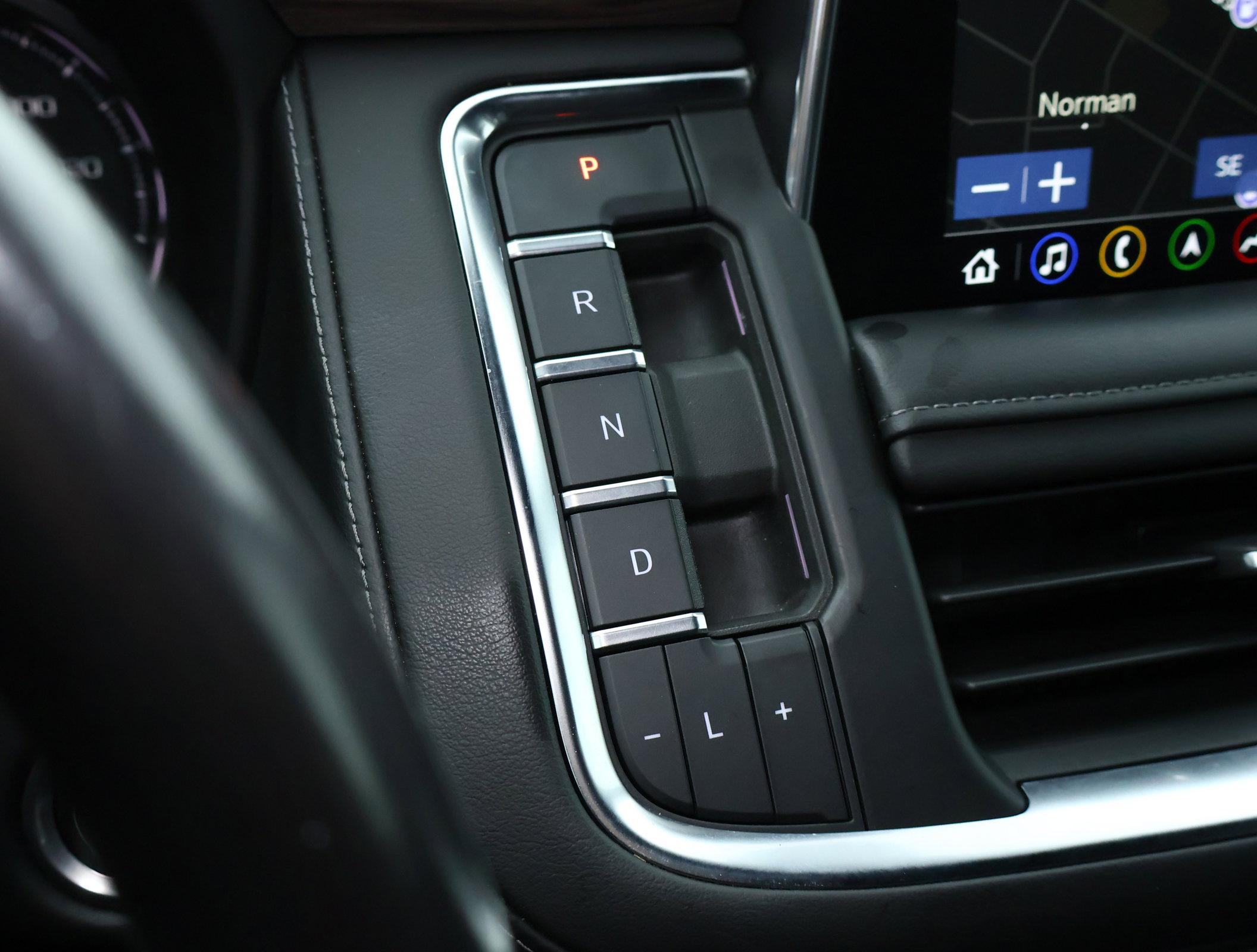 Used 2021 Chevrolet Tahoe Z71 w/ Rear Media and Nav Package AWD/4WD image 19