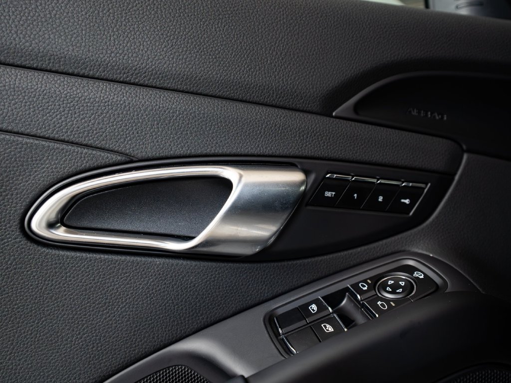 Certified 2025 Porsche 718 Boxster S RWD image 21