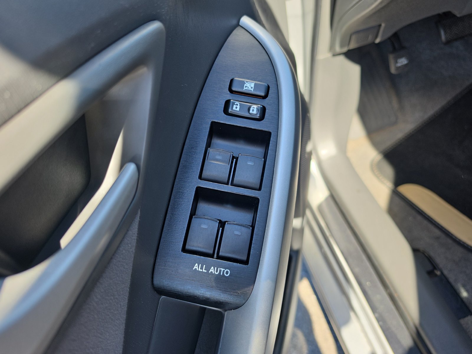 Used 2011 Toyota Prius Two FWD image 15