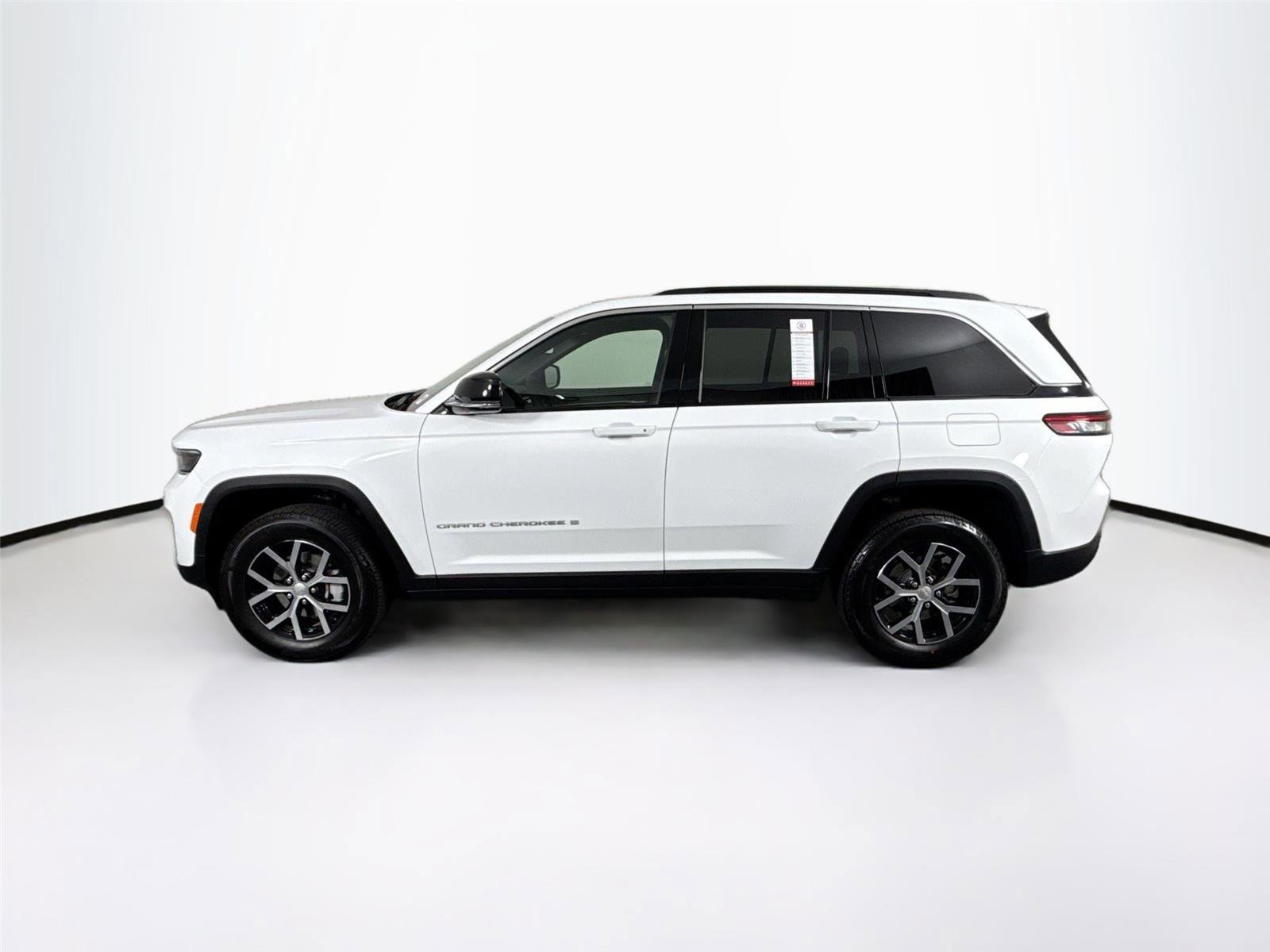 Used 2025 Jeep Grand Cherokee Limited image 14
