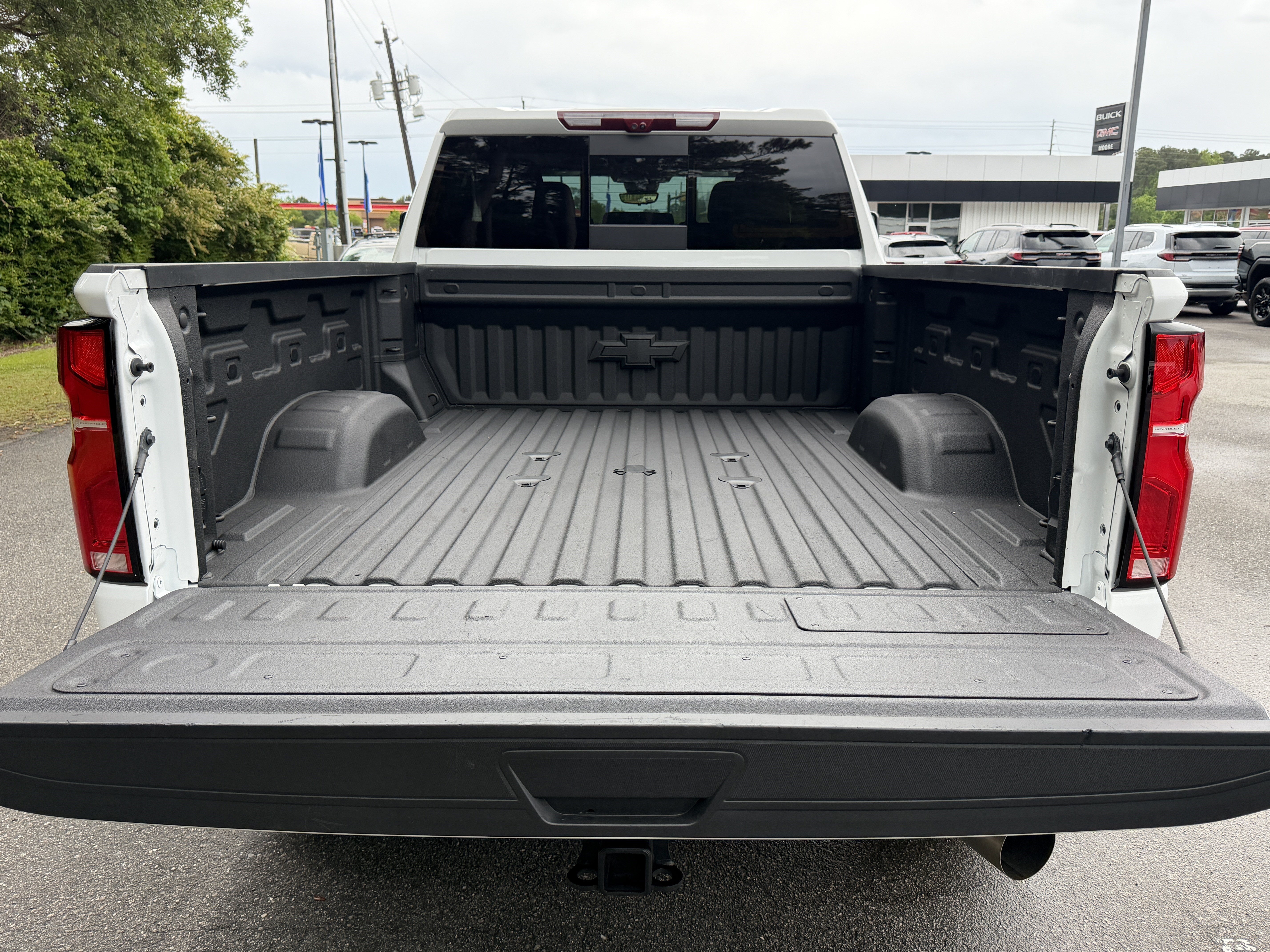 Used 2025 Chevrolet Silverado 2500 LTZ w/ LTZ Plus Package AWD/4WD image 4