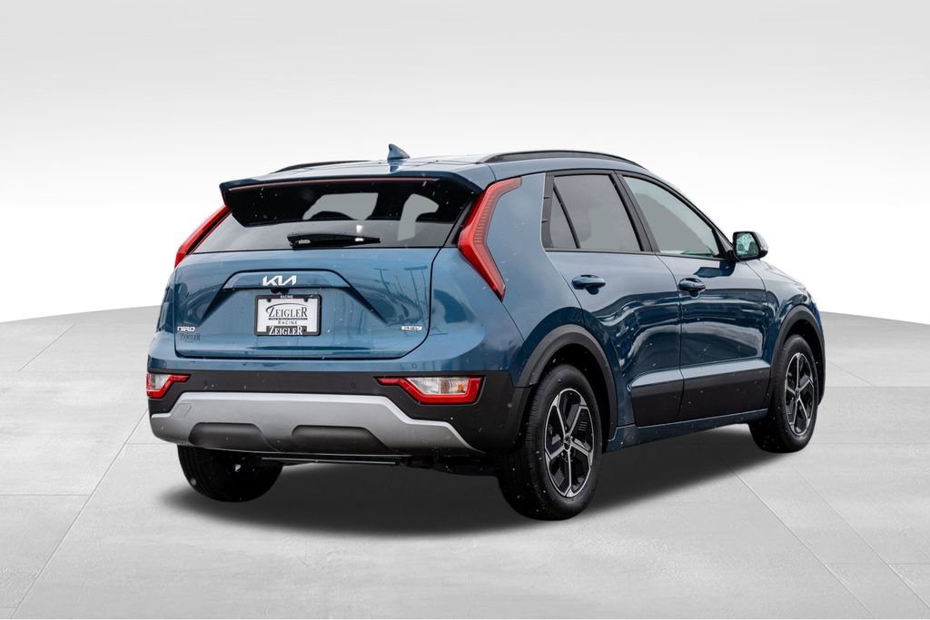 Used 2025 Kia Niro EX w/ EX Cold Weather Package image 7