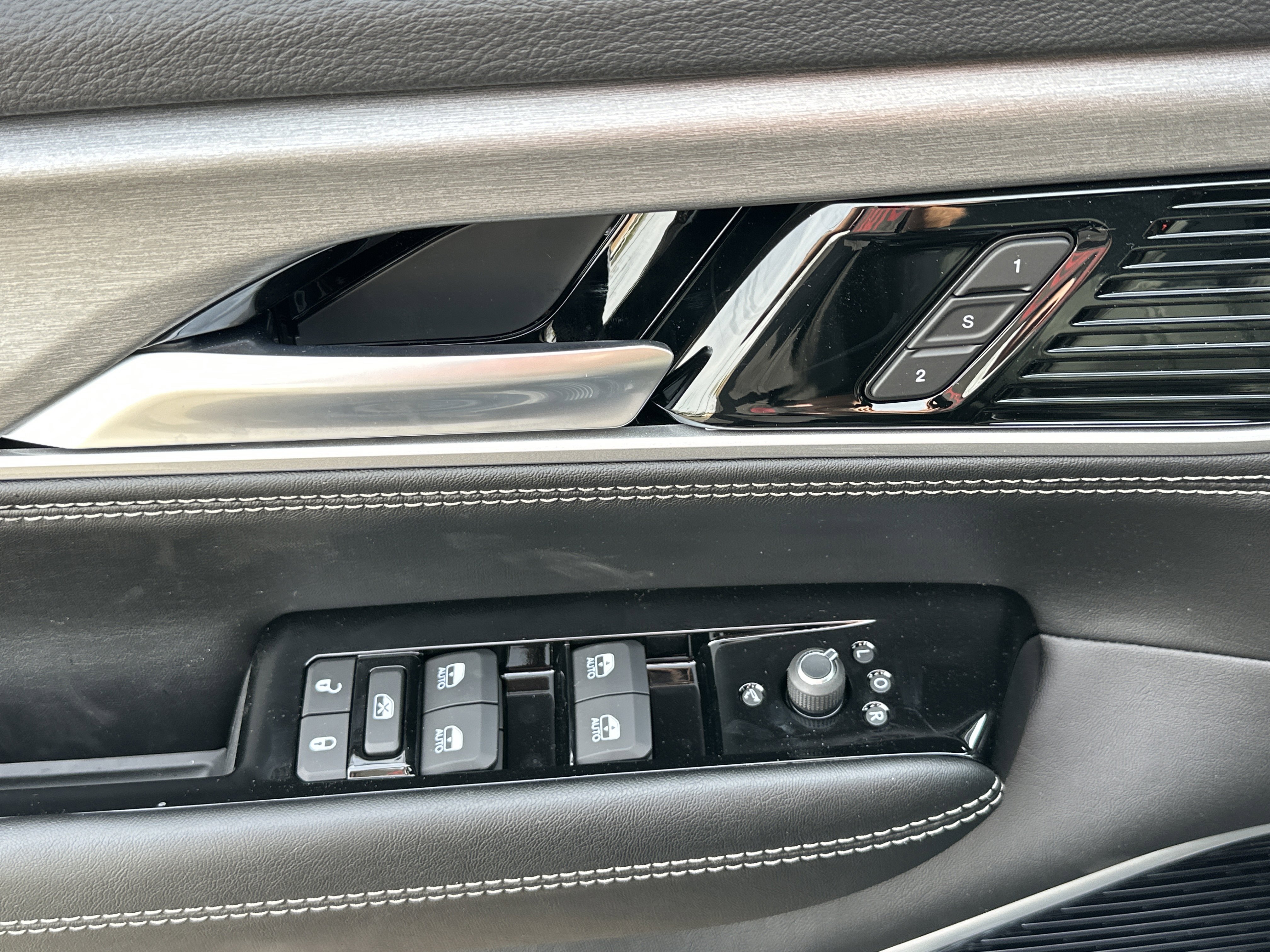 New 2026 Jeep Grand Wagoneer Limited AWD/4WD image 12