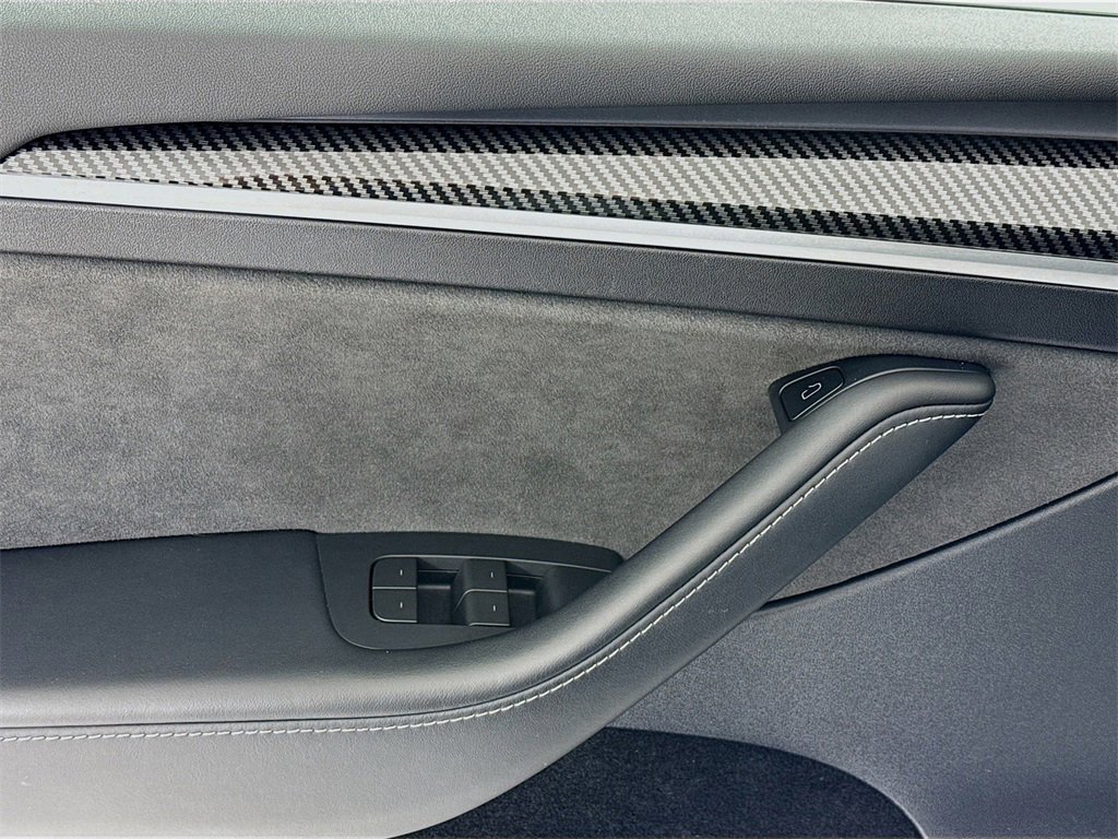 Used 2023 Tesla Model Y Long Range image 11