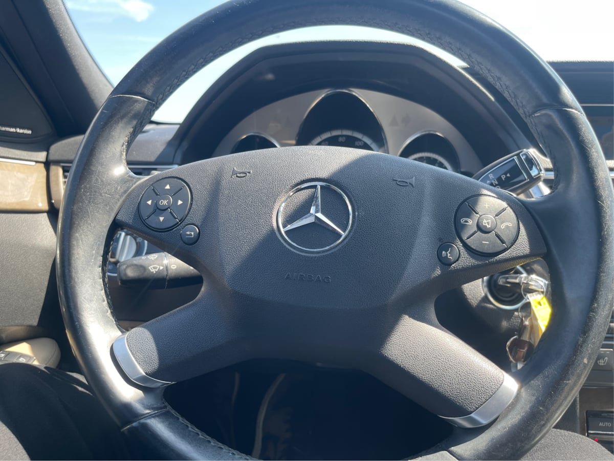 Used 2010 Mercedes-Benz E 350 4MATIC Sedan image 17