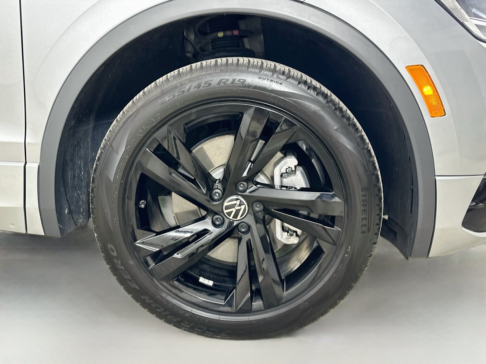 Used 2024 Volkswagen Tiguan SE R-Line AWD/4WD image 11