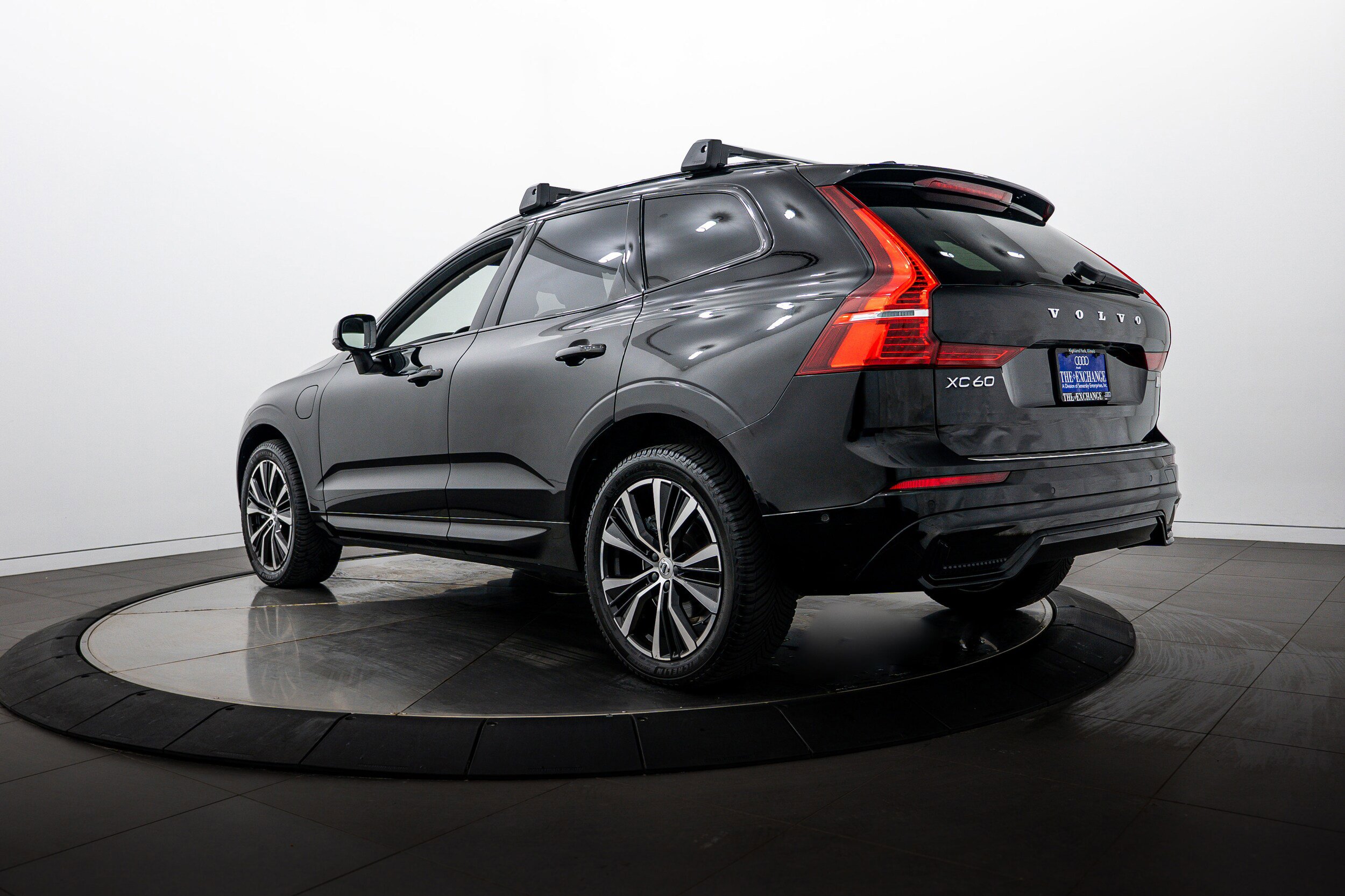 Used 2023 Volvo XC60 T8 Ultimate w/ Protection Package Premier AWD/4WD image 5