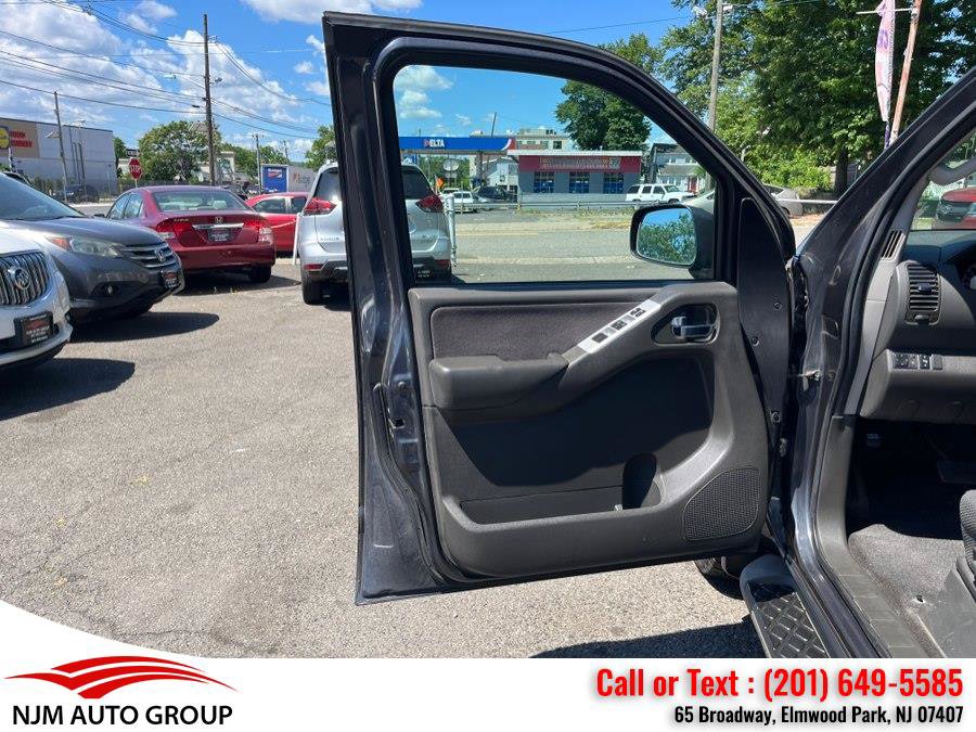 Used 2010 Nissan Pathfinder SE AWD/4WD image 14