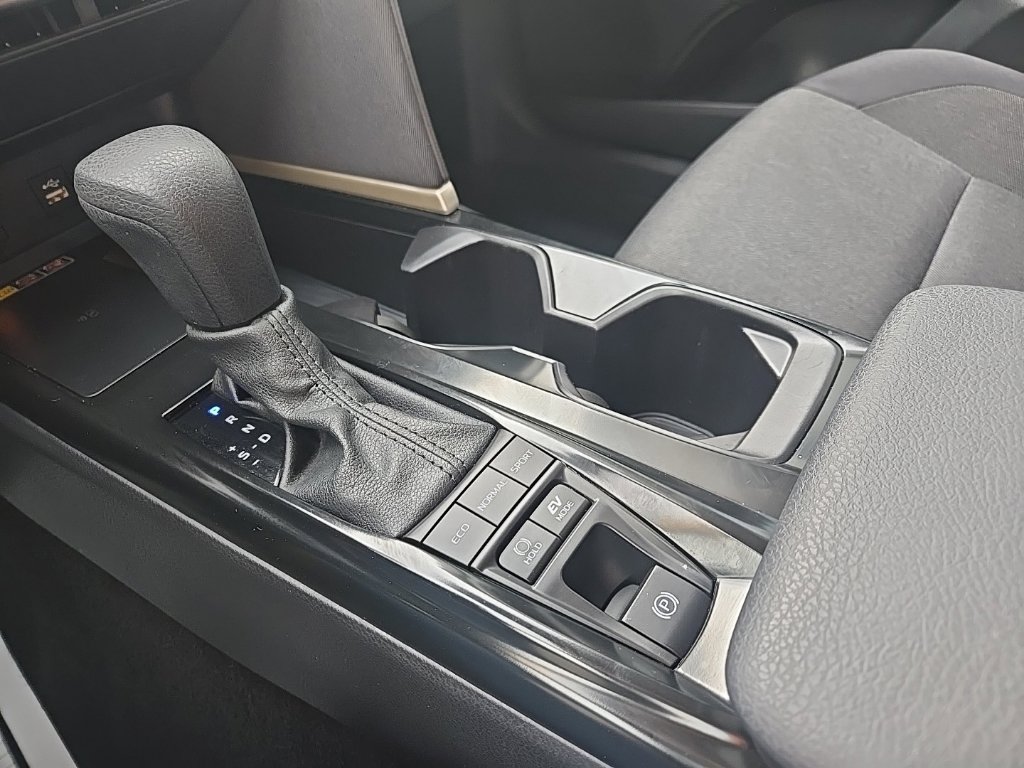 Used 2025 Toyota Camry LE FWD image 17