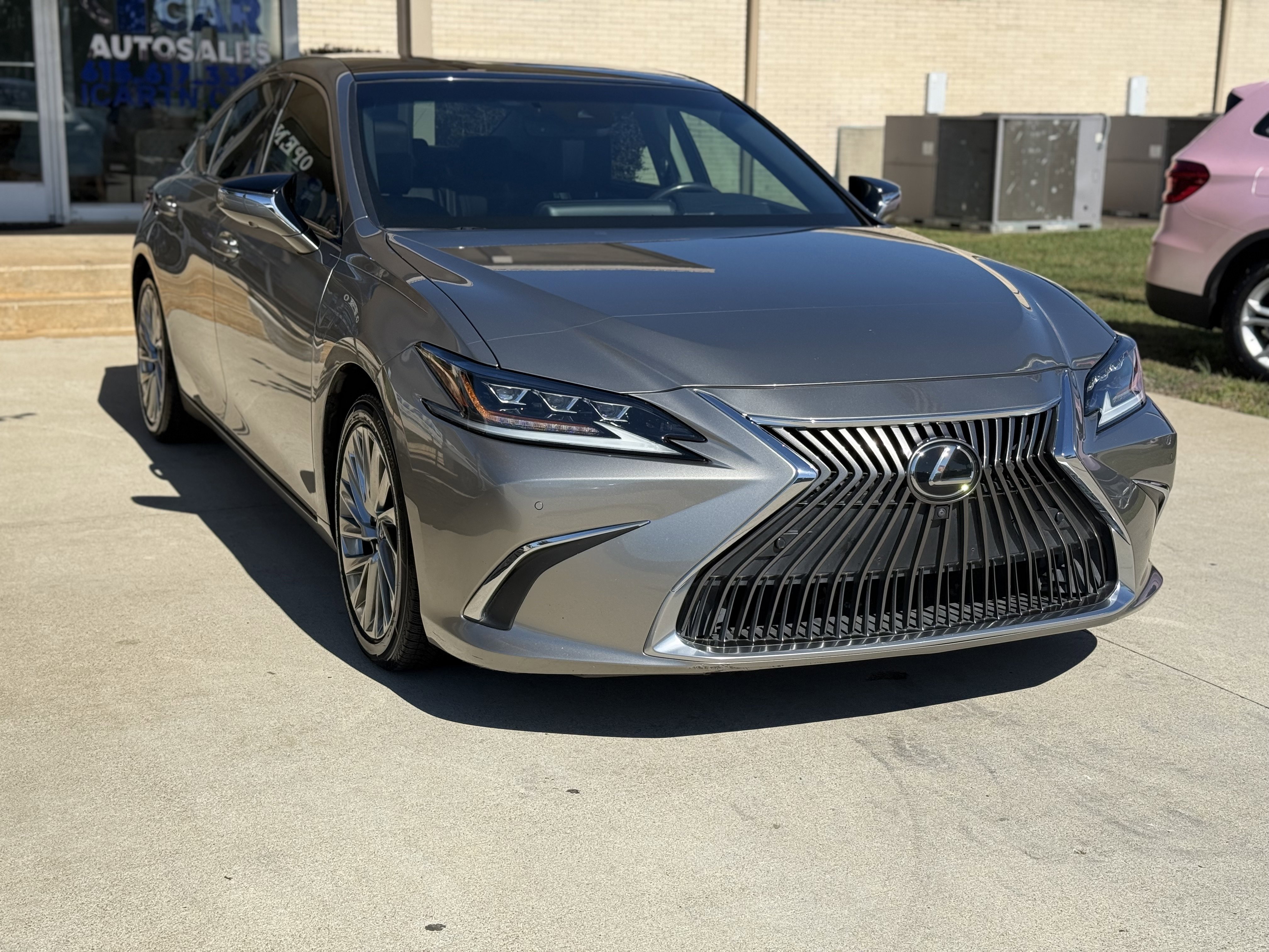 Used 2019 Lexus ES 350 Ultra Luxury image 3