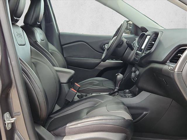 Used 2022 Jeep Cherokee Latitude Lux w/ Mopar Interior Package AWD/4WD image 17