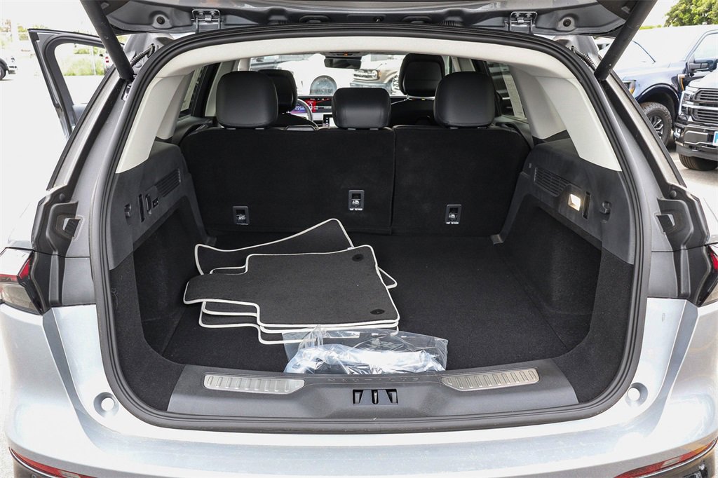 Used 2025 Lincoln Nautilus Premier image 12