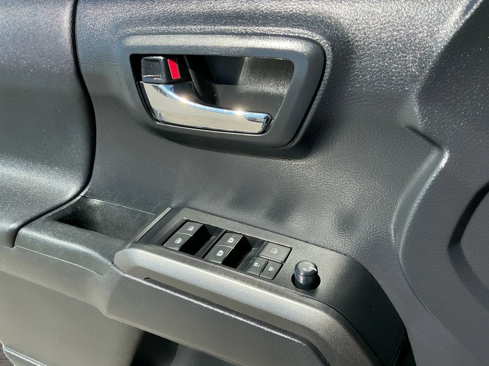 Used 2020 Toyota Tacoma TRD Sport image 11