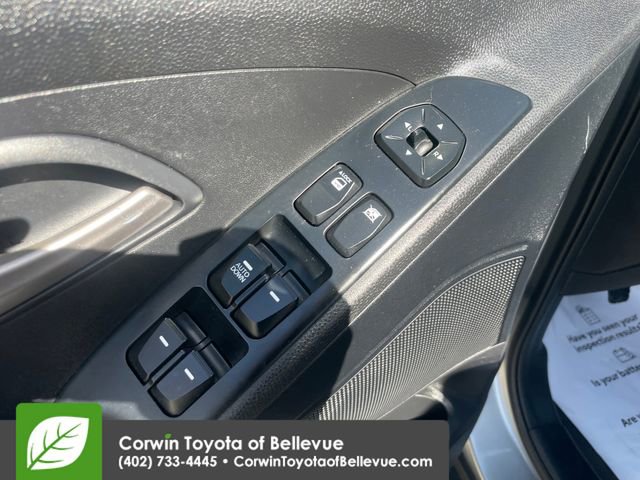 Used 2013 Hyundai Tucson GL FWD image 19