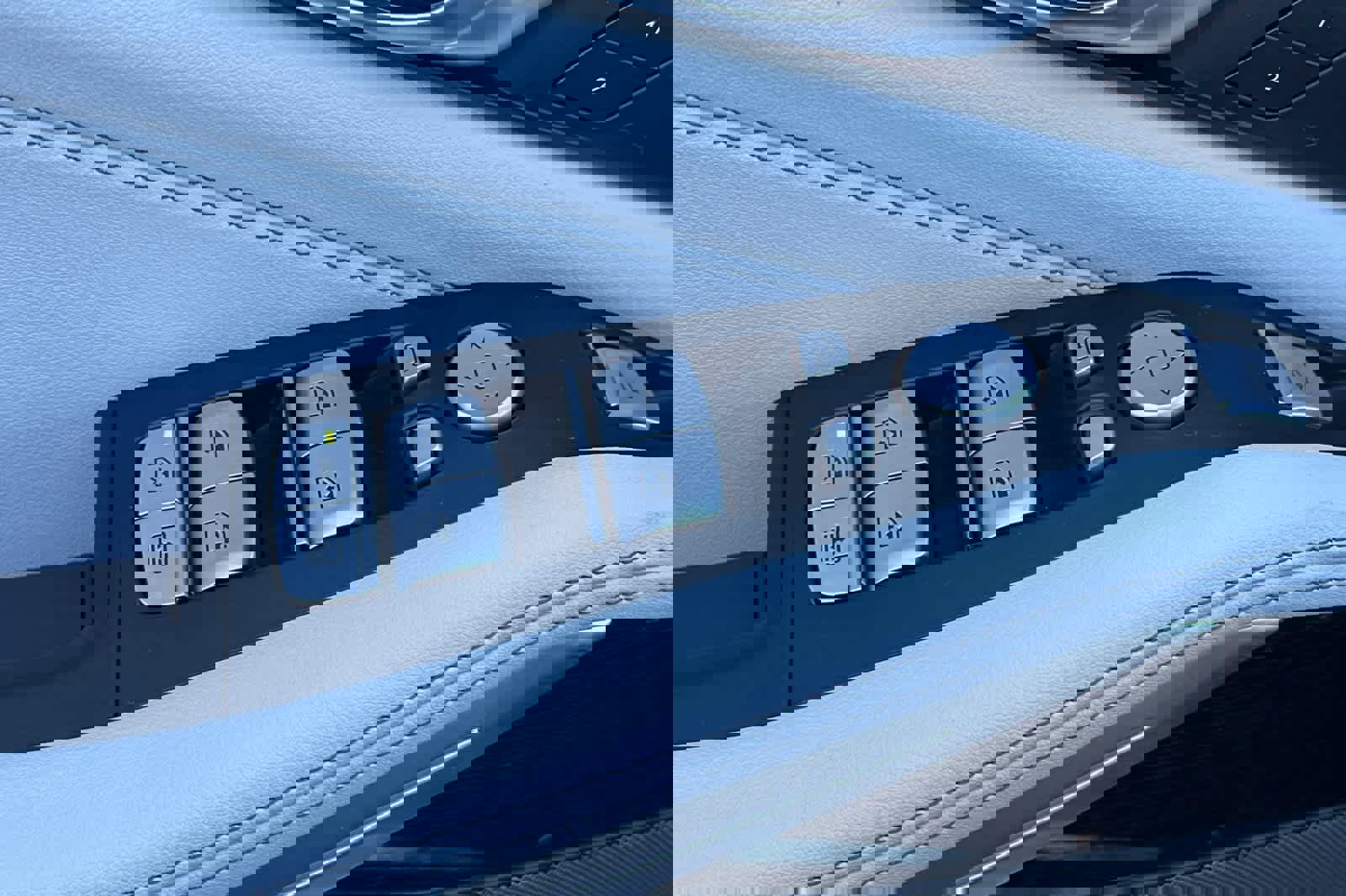 Used 2025 BMW X7 xDrive40i w/ Executive Package image 13