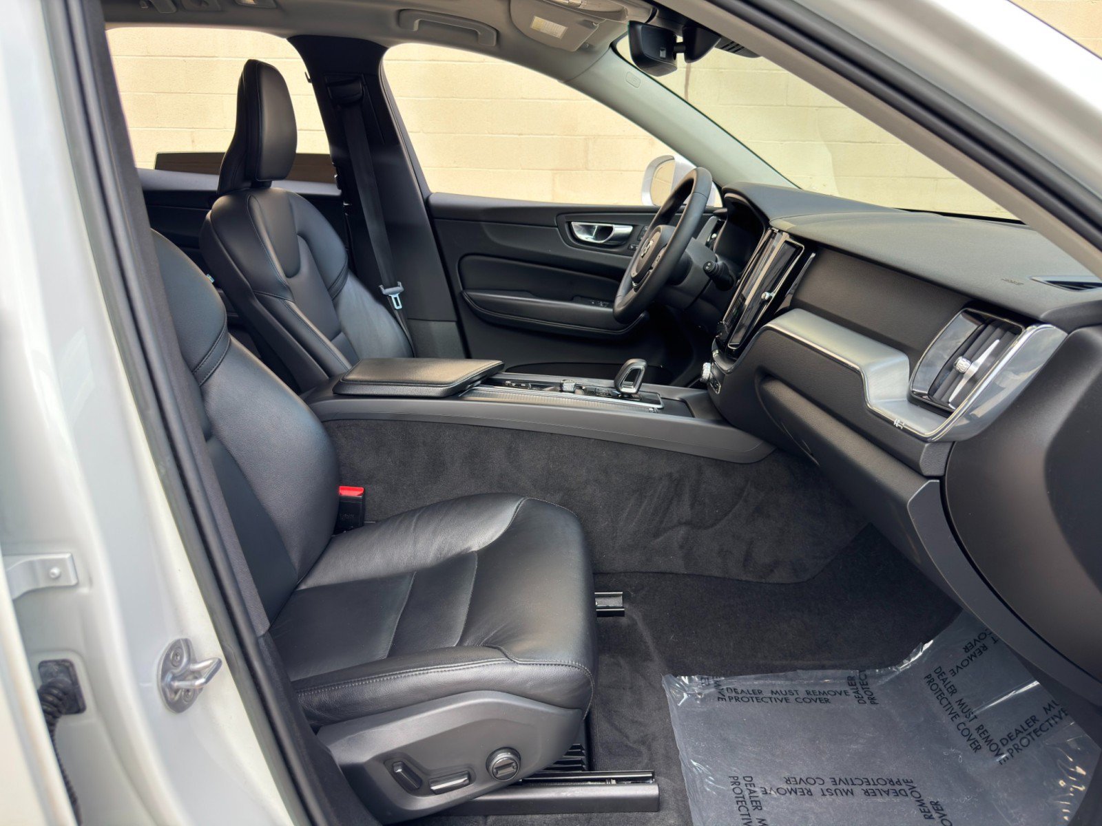 Used 2023 Volvo XC60 B5 Core w/ Climate Package FWD image 15